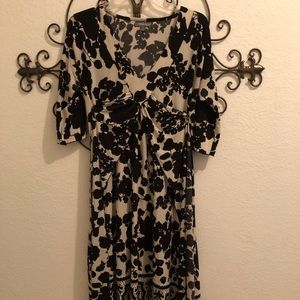 Black/cream dress, tie waist.